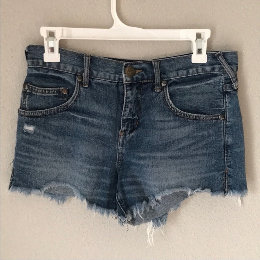 Free People Distressed shorts size 26